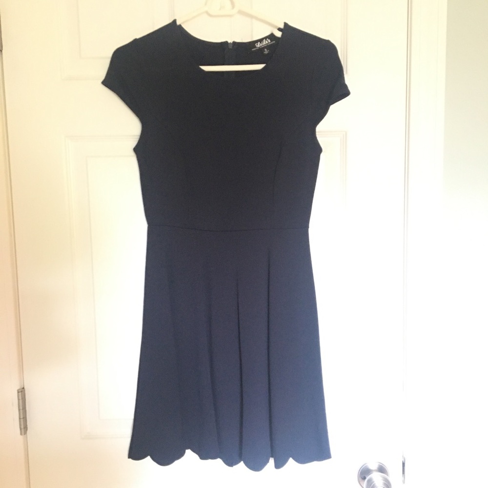 Cap sleeve scallop hem dress